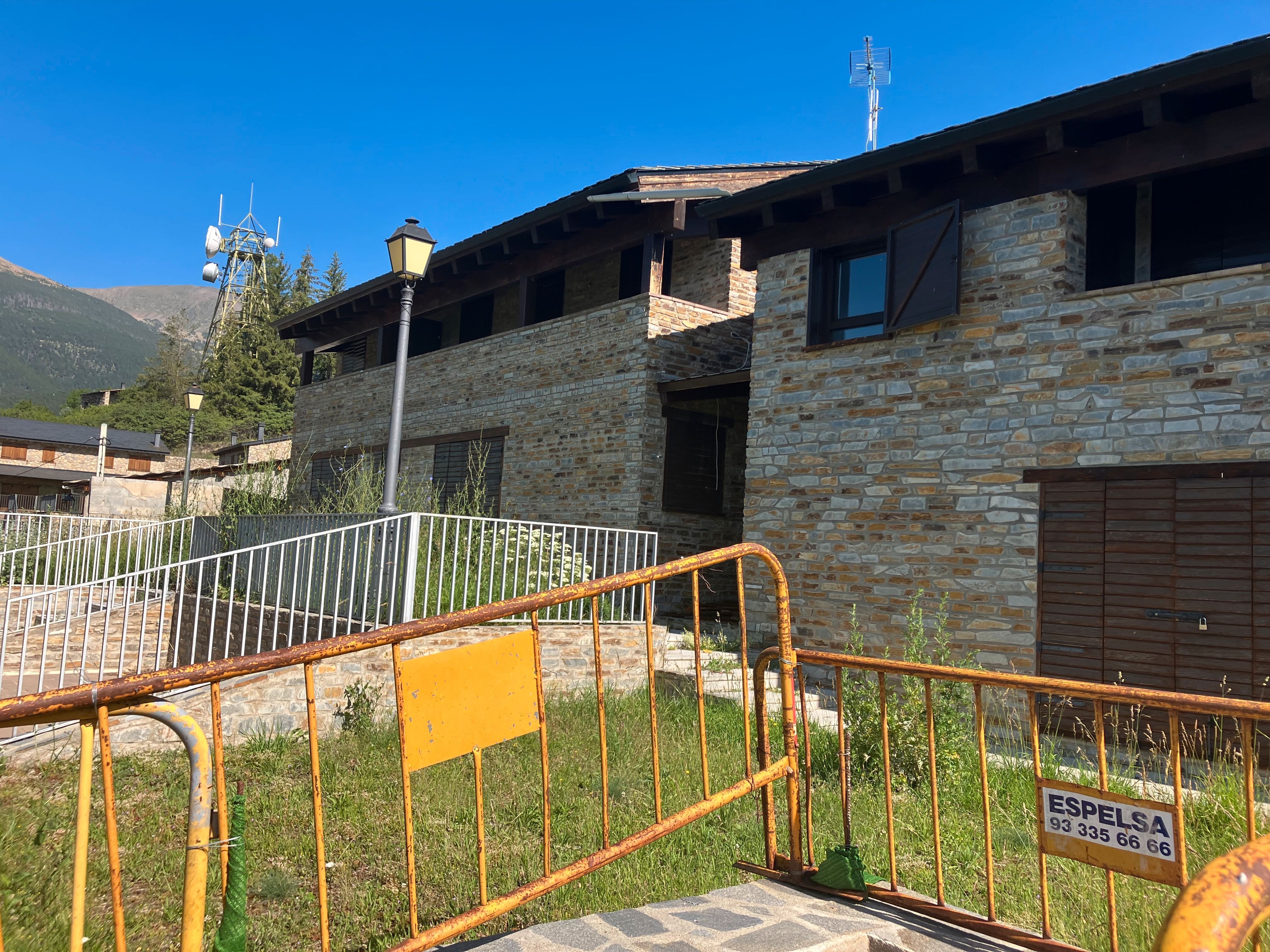 Exterior view of Garage for sale in Meranges