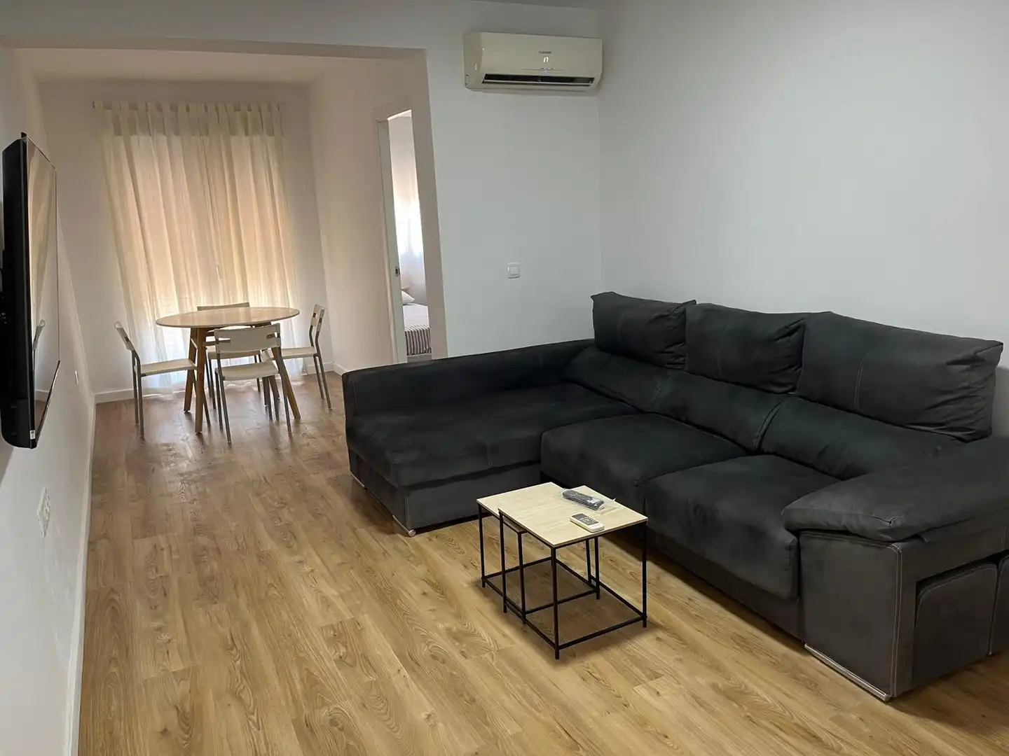 Sala d'estar de Pis de lloguer en Córdoba amb Parquet, Terrassa i Moblat