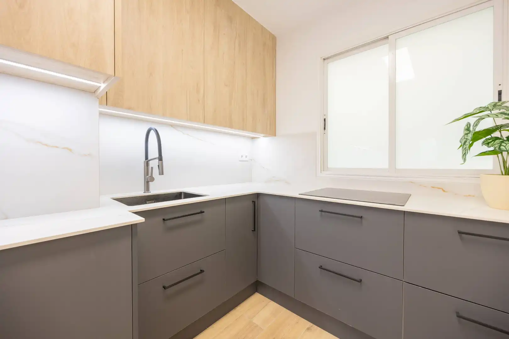 Kitchen of Flat for rent in Las Palmas de Gran Canaria  with Furnished, Balcony and Alarm