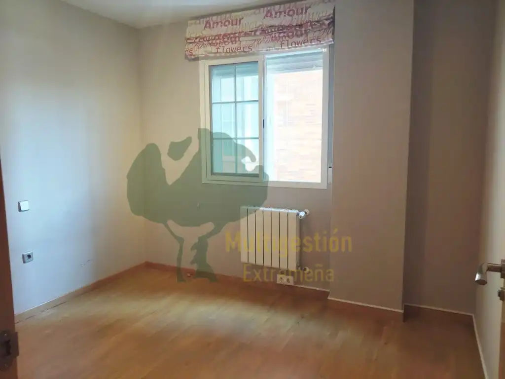 Habitación de Piso en venta en Cáceres con Aire acondicionado, Jardín privado y Piscina comunitaria