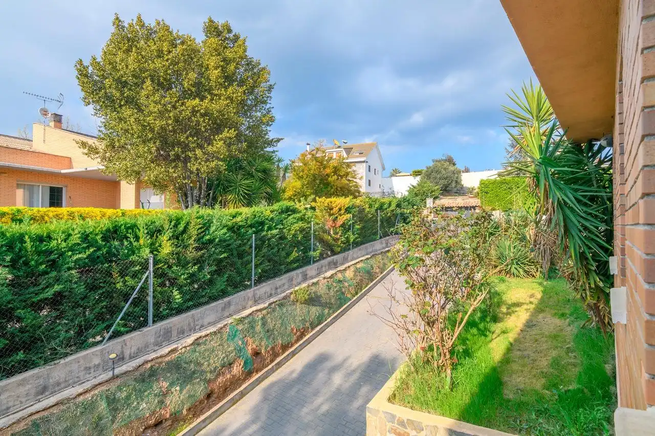 Garden of Houses for sale in Sabadell  with Air Conditioner, Heating and Terrace