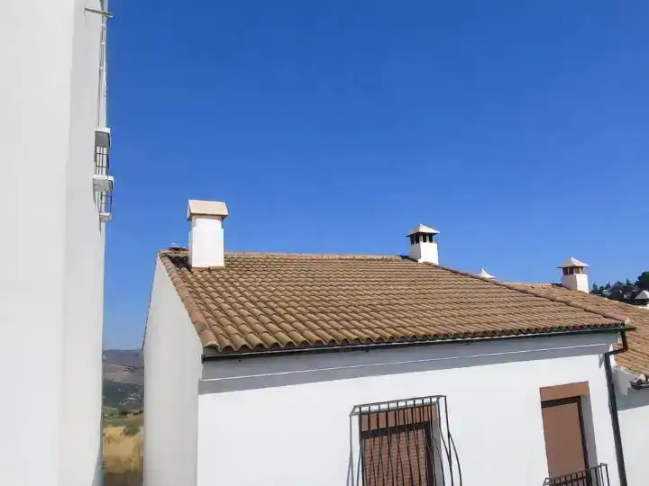 Vista exterior de Casa adosada en venda en Ronda amb Traster i Moblat