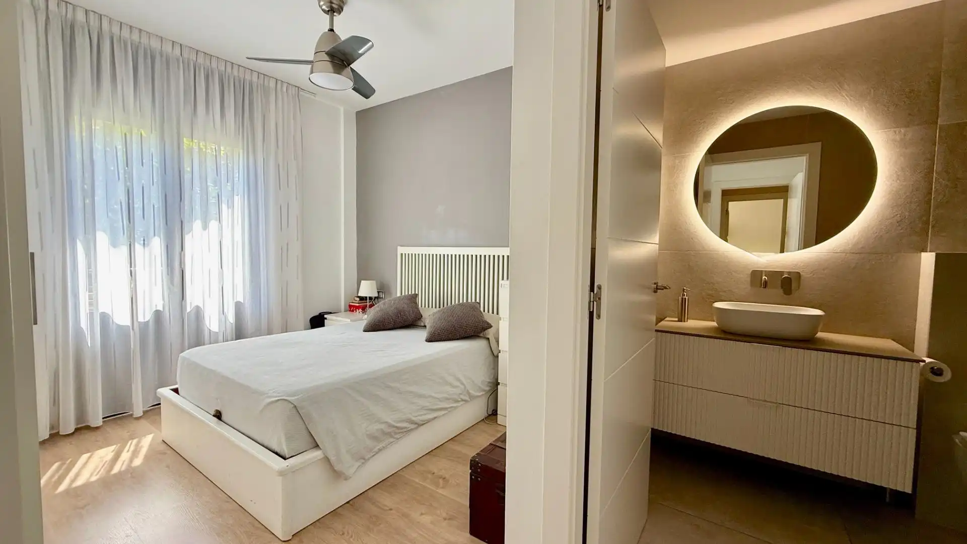 Bedroom of Flat for sale in Barcelona  with Air Conditioner, Heating and Parquet flooring