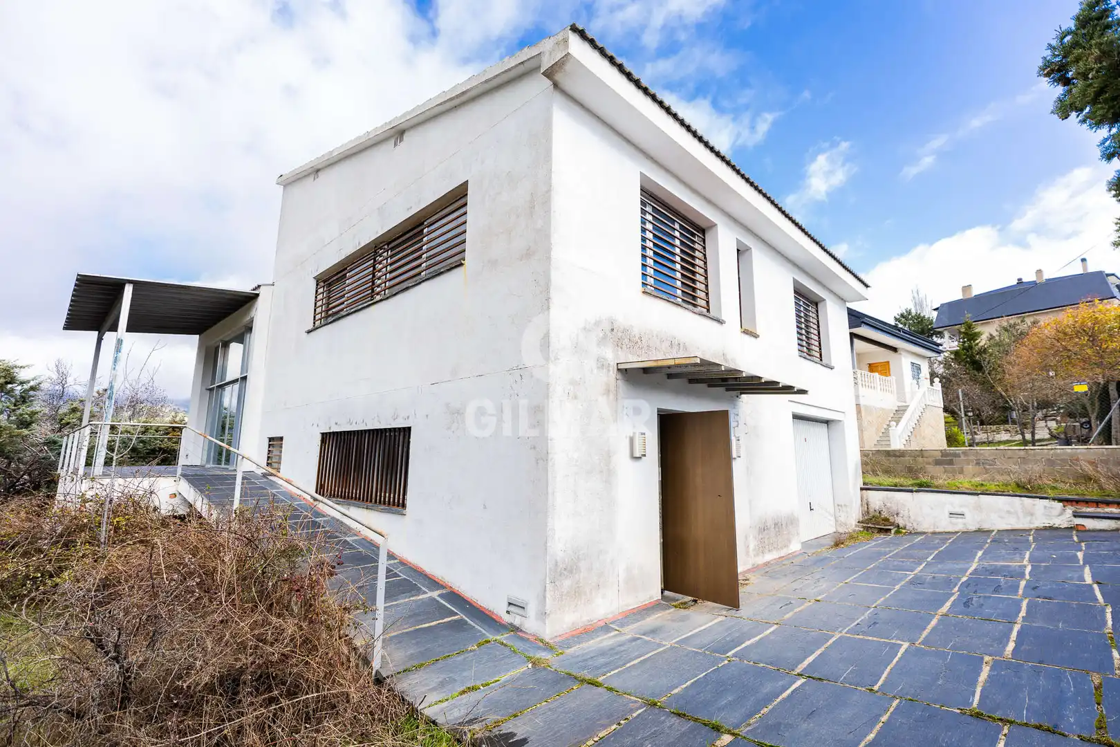 Vista exterior de Casa o chalet en venta en Becerril de la Sierra con Calefacción y Jardín privado
