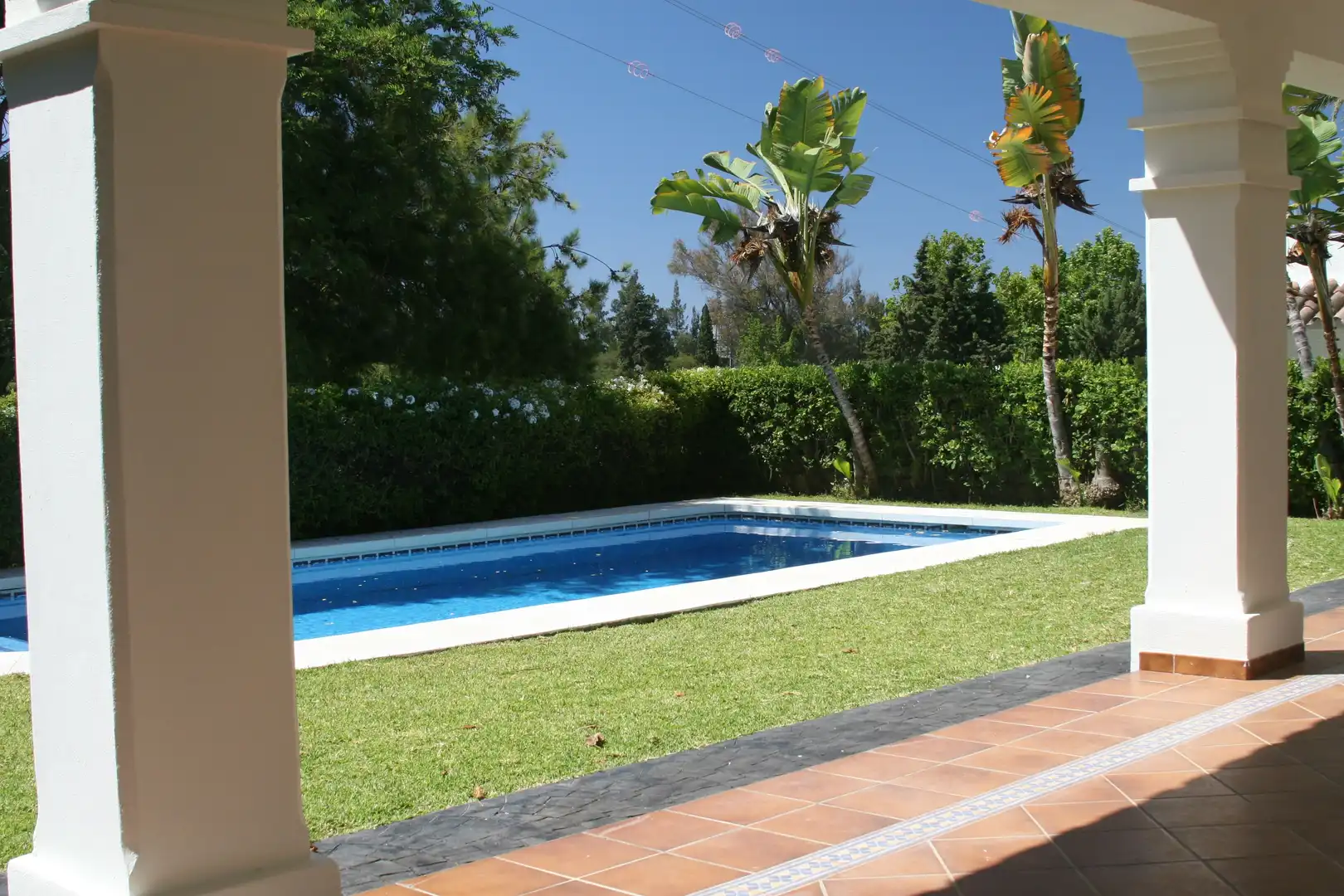 Piscina de Casa o xalet en venda en Marbella amb Aire condicionat, Calefacció i Jardí privat