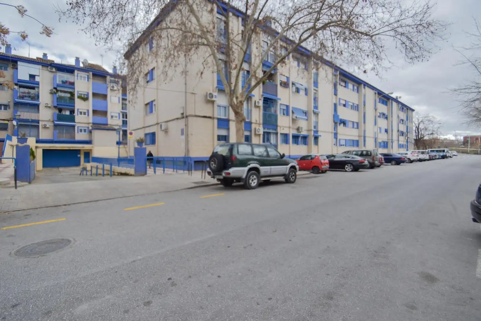 Außenansicht von Garage zum Verkauf in Granada
