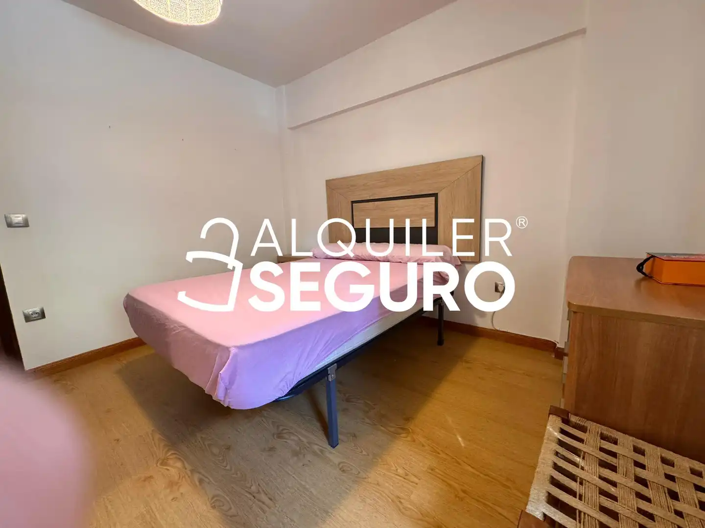 Schlafzimmer von Wohnung zur Miete in Madrid mit Klimaanlage, Heizung und Möbliert