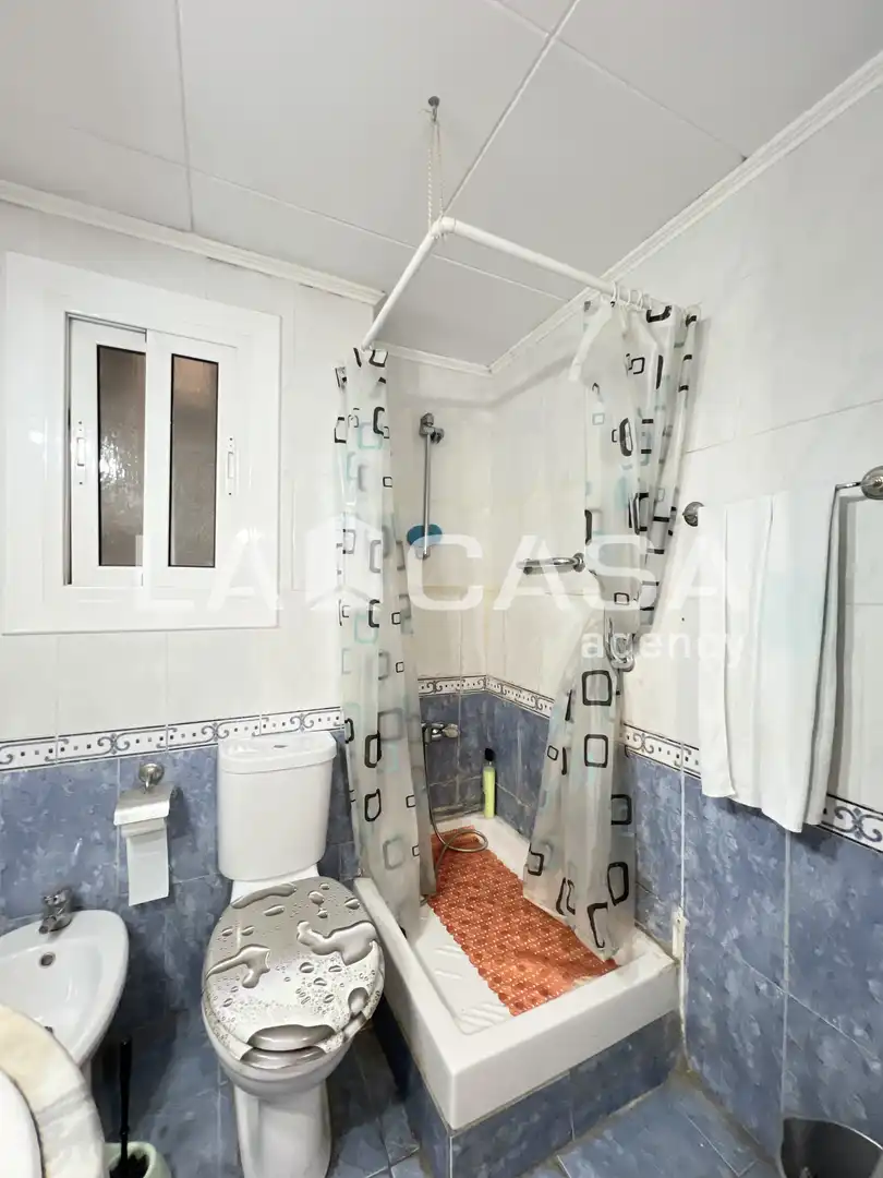 Badezimmer von Dachboden zum Verkauf in Badalona mit Balkon