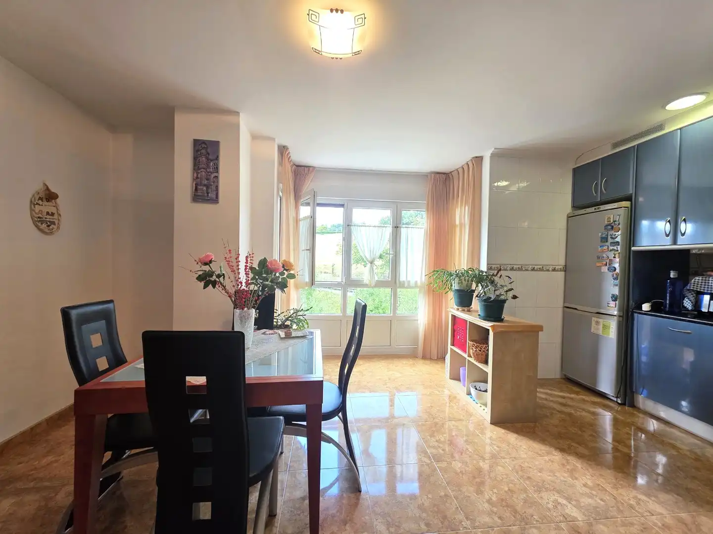 Esszimmer von Wohnung zur Miete in Nava mit Heizung