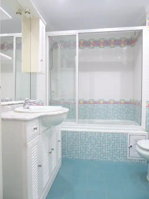 Baño de Piso de alquiler en Málaga con Aire acondicionado, Terraza y Horno