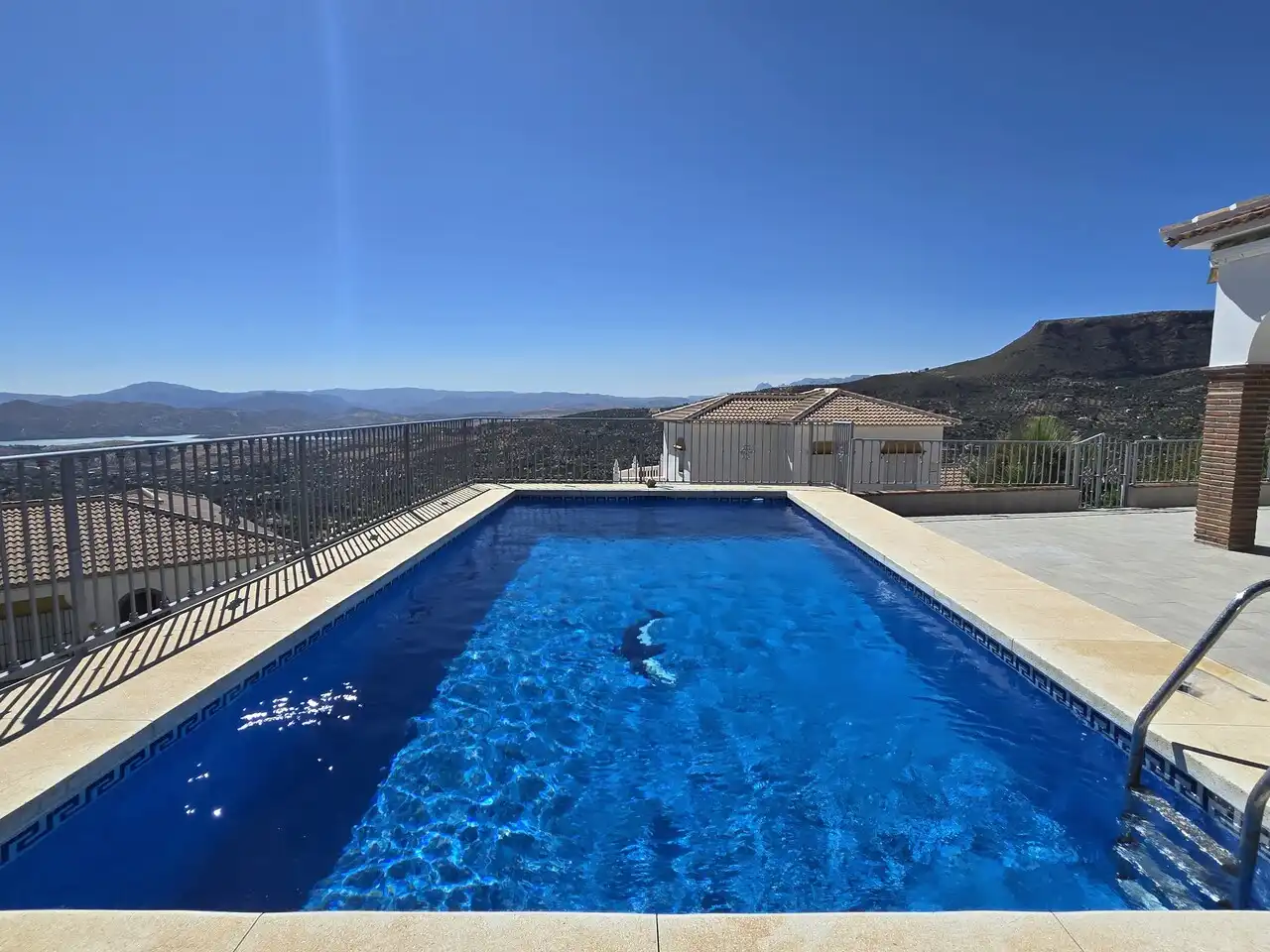 Casa amb piscina en venda a Alcaucín, imagen 2
