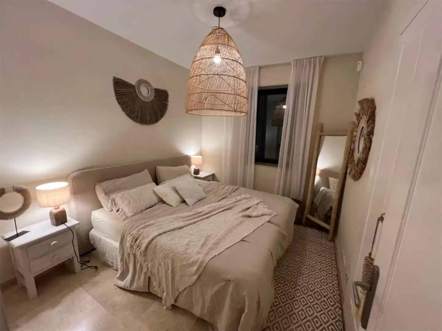 Dormitori de Apartament en venda en Mijas amb Aire condicionat i Piscina
