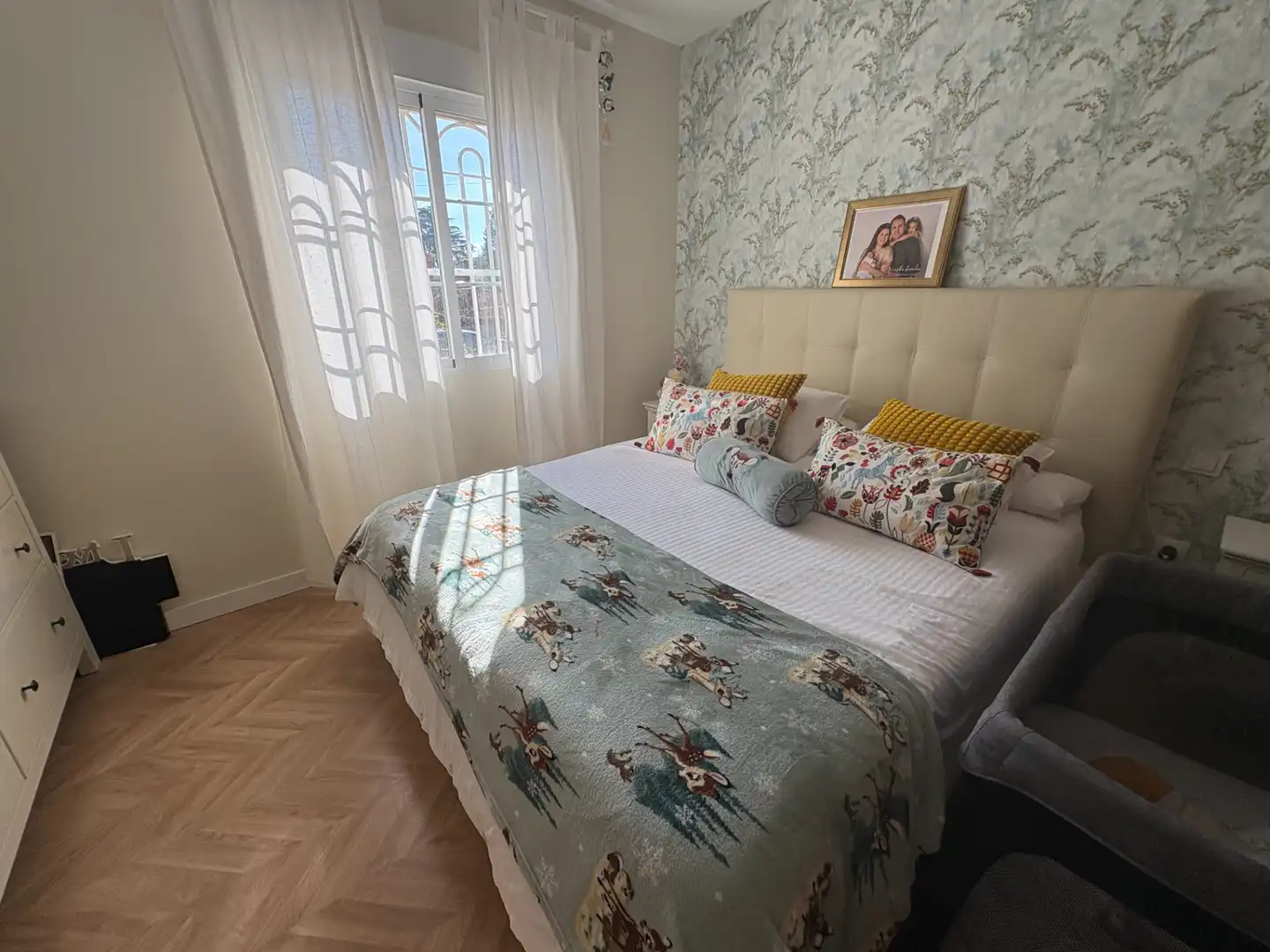 Bedroom of Houses for sale in El Viso de San Juan  with Air Conditioner, Private garden and Parquet flooring