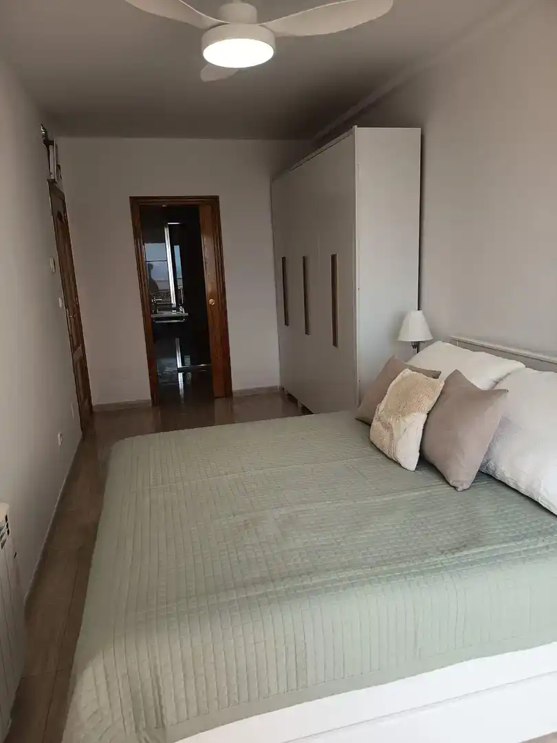 Dormitori de Apartament de lloguer en Águilas amb Aire condicionat, Moblat i Balcó