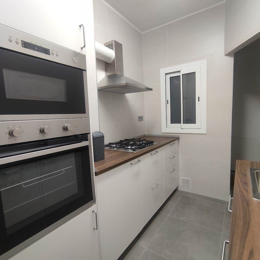 Kitchen of Flat to rent in  Barcelona Capital  with Oven, Washing machine and Microwave