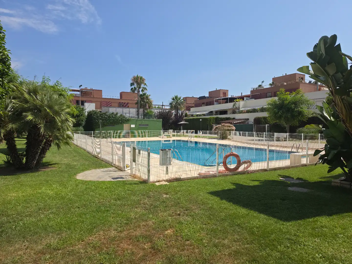 Piscina de Planta baixa en venda en Alicante / Alacant amb Aire condicionat, Calefacció i Jardí privat