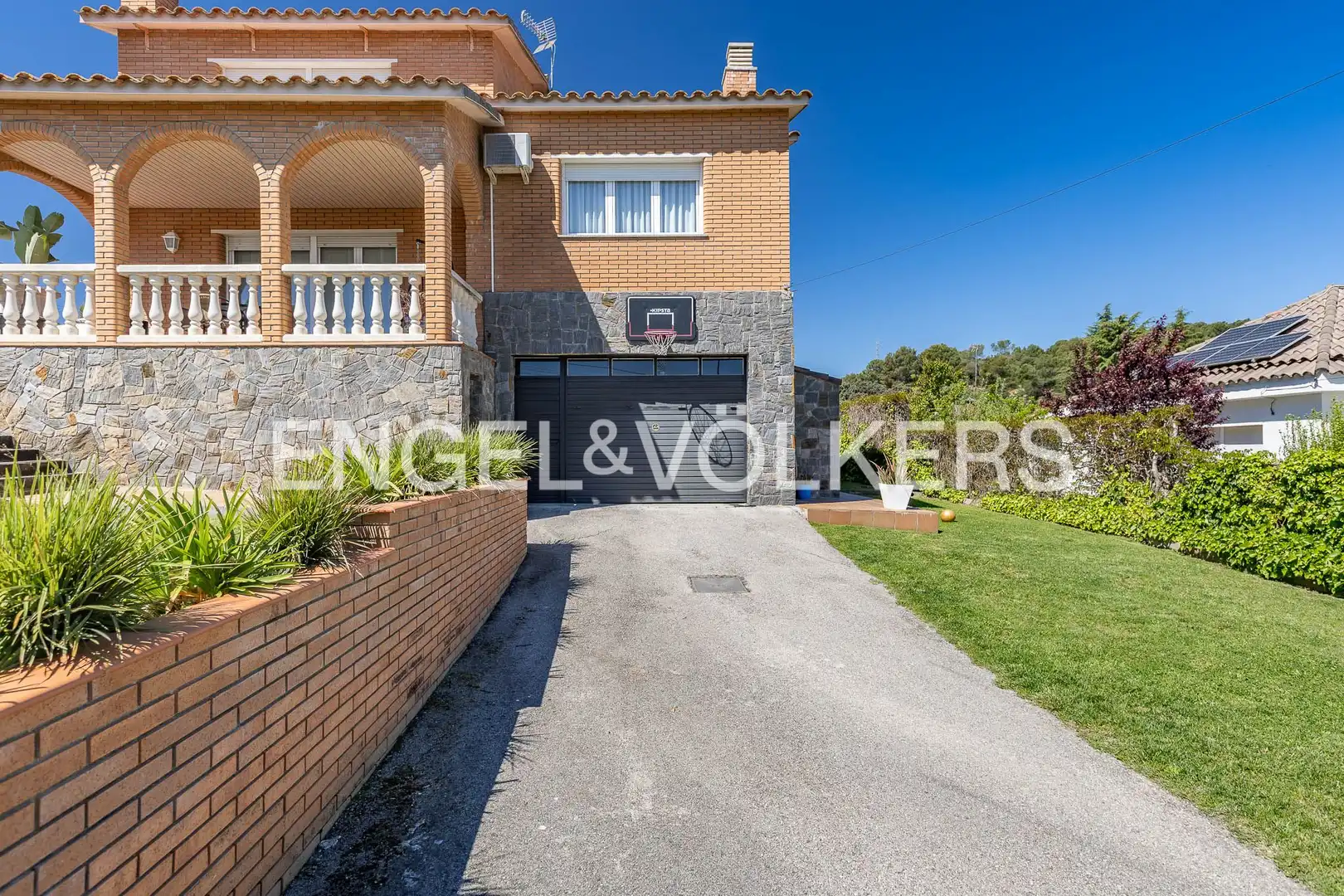 Vista exterior de Casa o chalet en venta en Castellar del Vallès con Aire acondicionado, Calefacción y Jardín privado