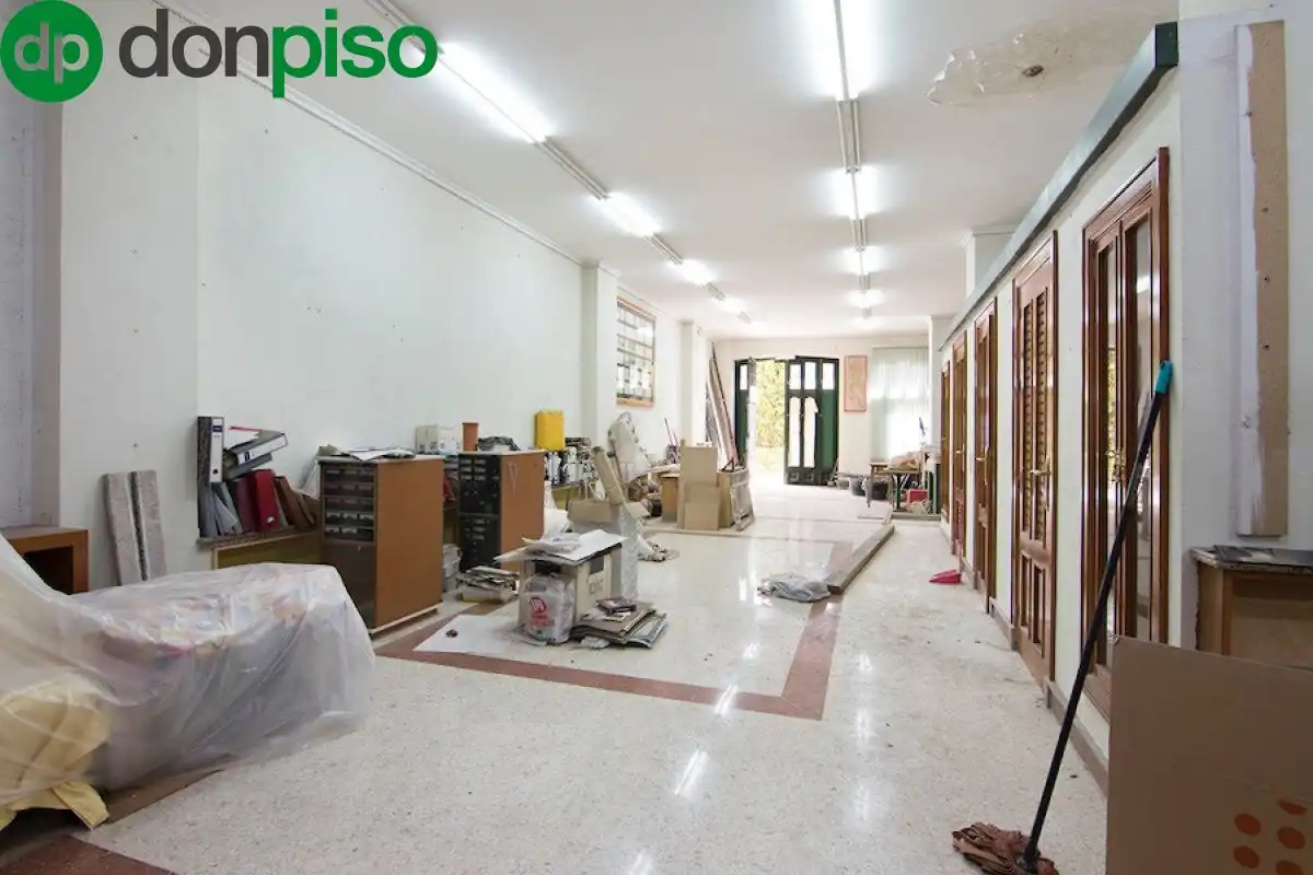 Local en venta en Granada con Amueblado