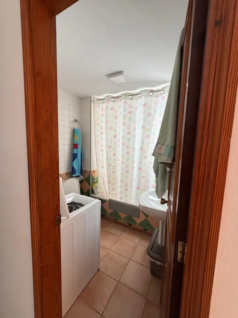 Baño de Piso en venta en Arucas con Terraza, Amueblado y Piscina comunitaria