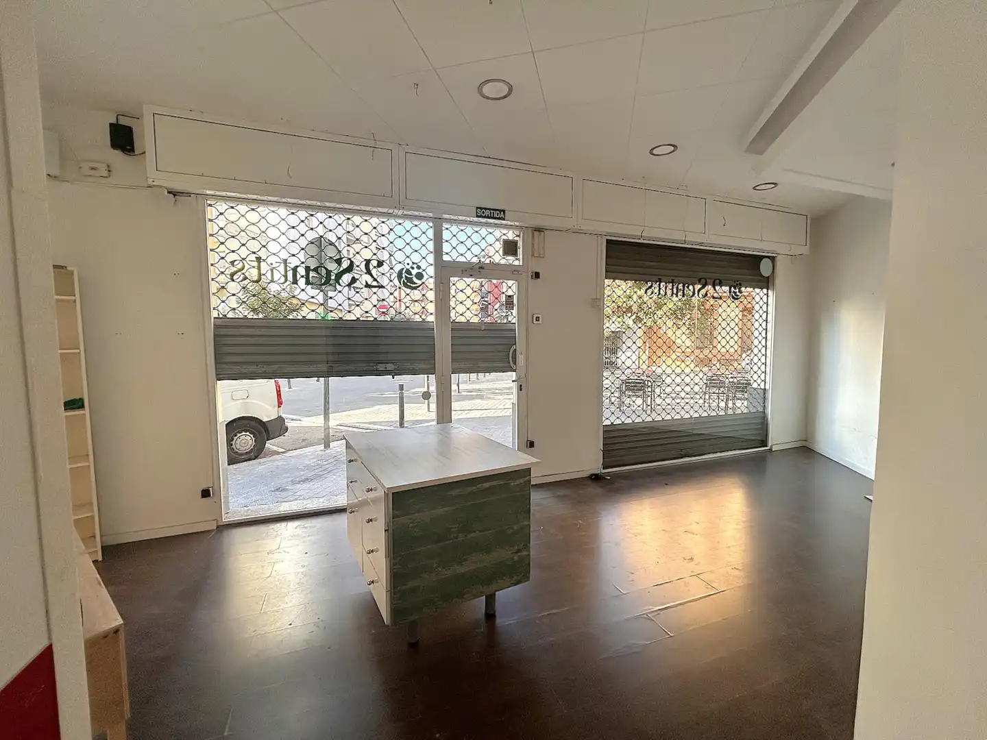 Local comercial de lloguer a Avenida CATALUNYA