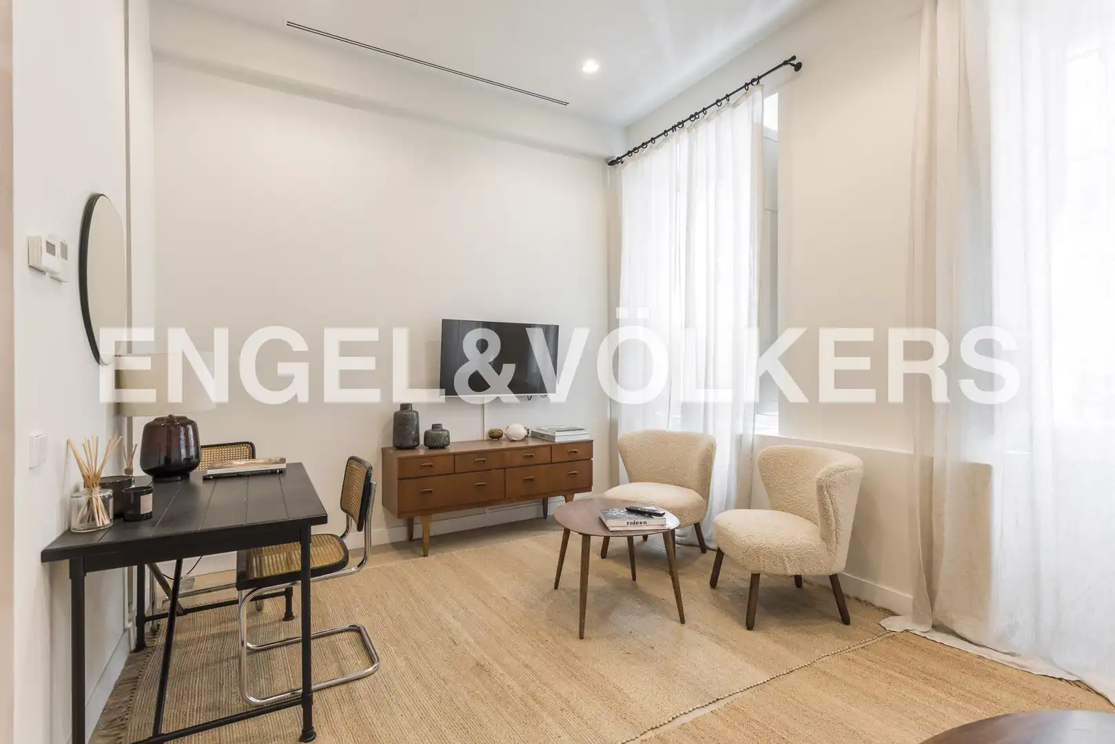 Living room of Flat for rent in  Madrid Capital  with Air Conditioner, Heating and Pets allowed