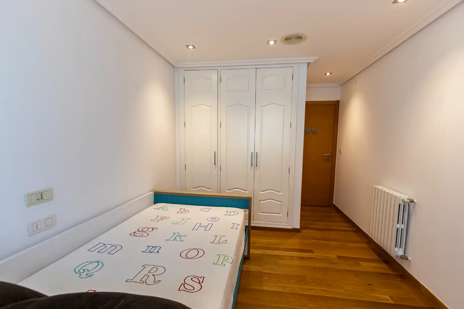 Dormitori de Dúplex de lloguer en Ourense Capital  amb Aire condicionat, Calefacció i Parquet