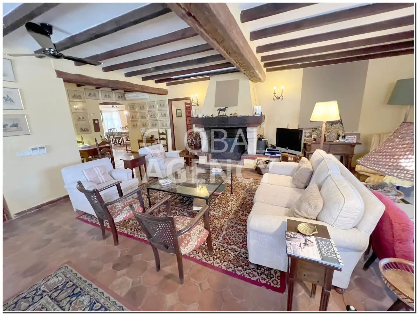 Sala d'estar de Finca rústica en venda en Chinchón amb Aire condicionat, Calefacció i Jardí privat