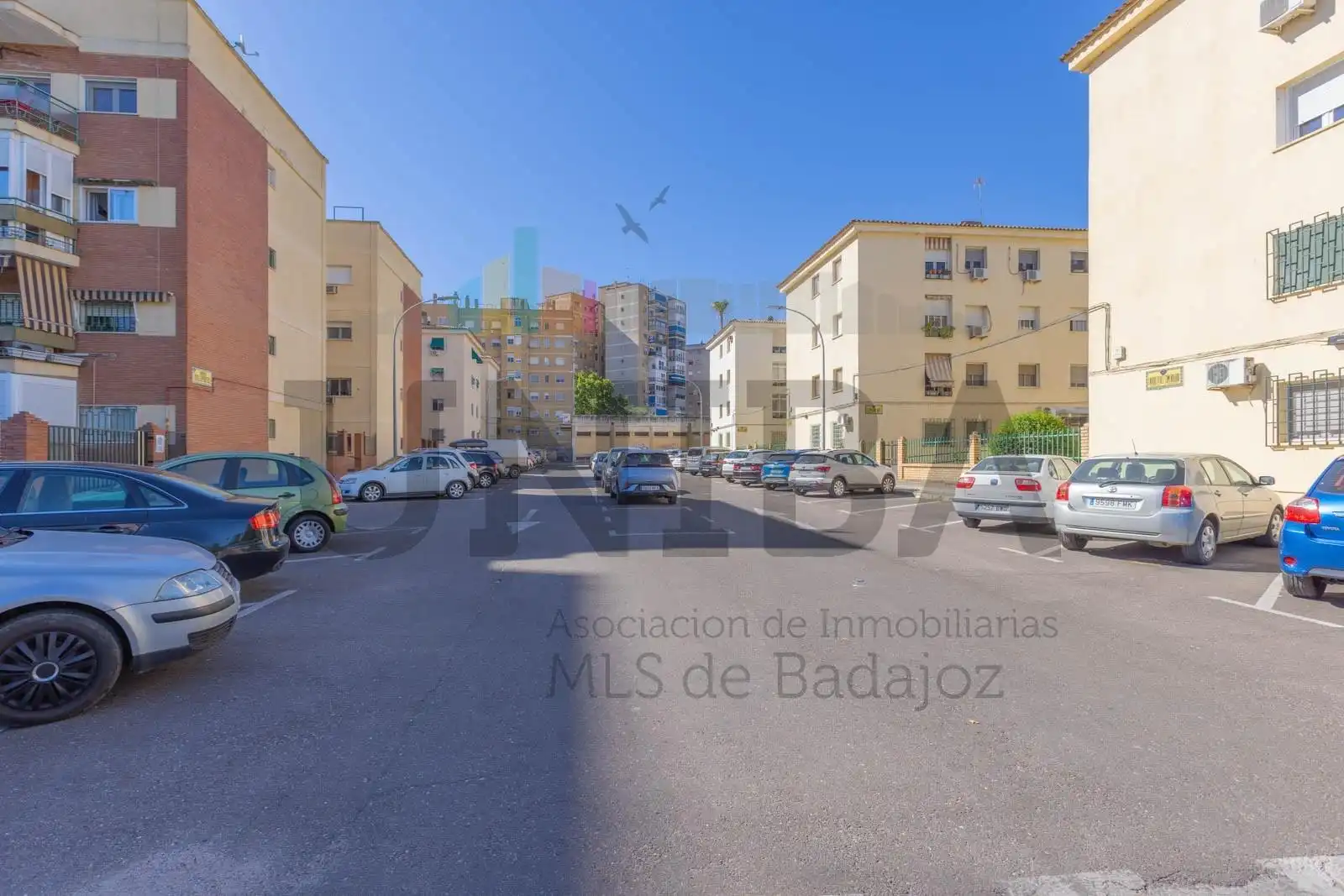 Parkplatz von Wohnung zum Verkauf in Badajoz mit Klimaanlage, Privatgarten und Terrasse