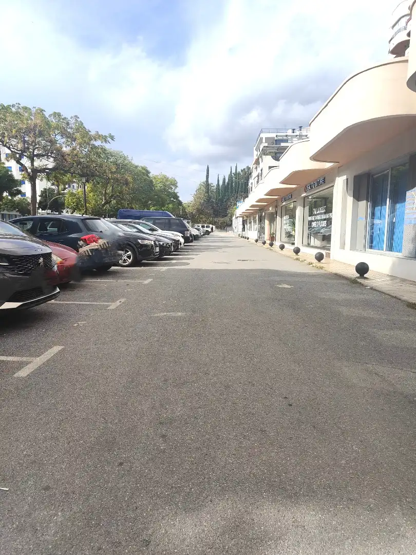 Parking de Local en venta en Marbella con Aire acondicionado, Parquet y Alarma