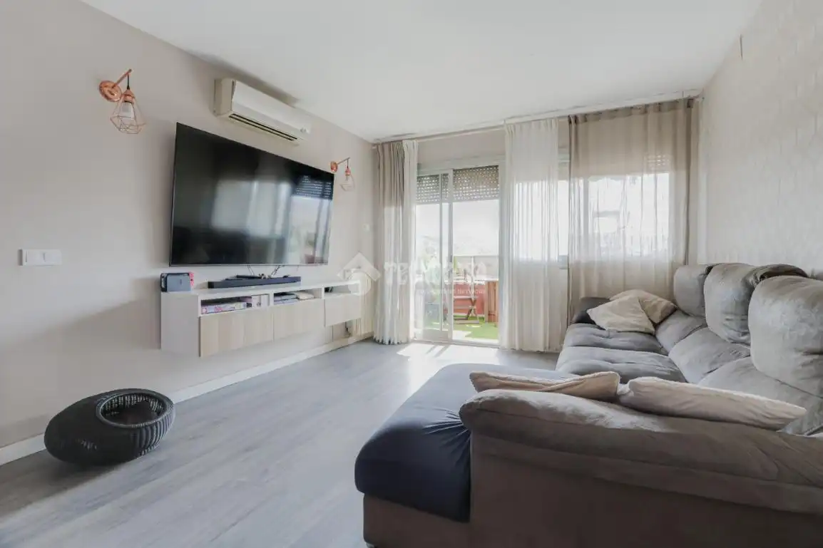 Sala d'estar de Pis en venda en Terrassa amb Parquet