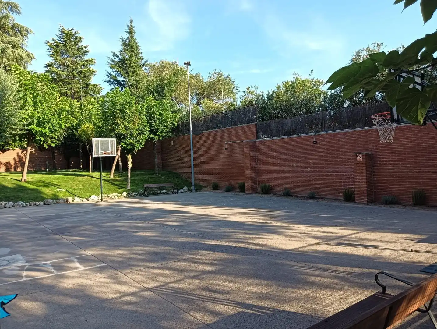 Parking de Piso en venta en Las Rozas de Madrid con Calefacción, Jardín privado y Piscina comunitaria