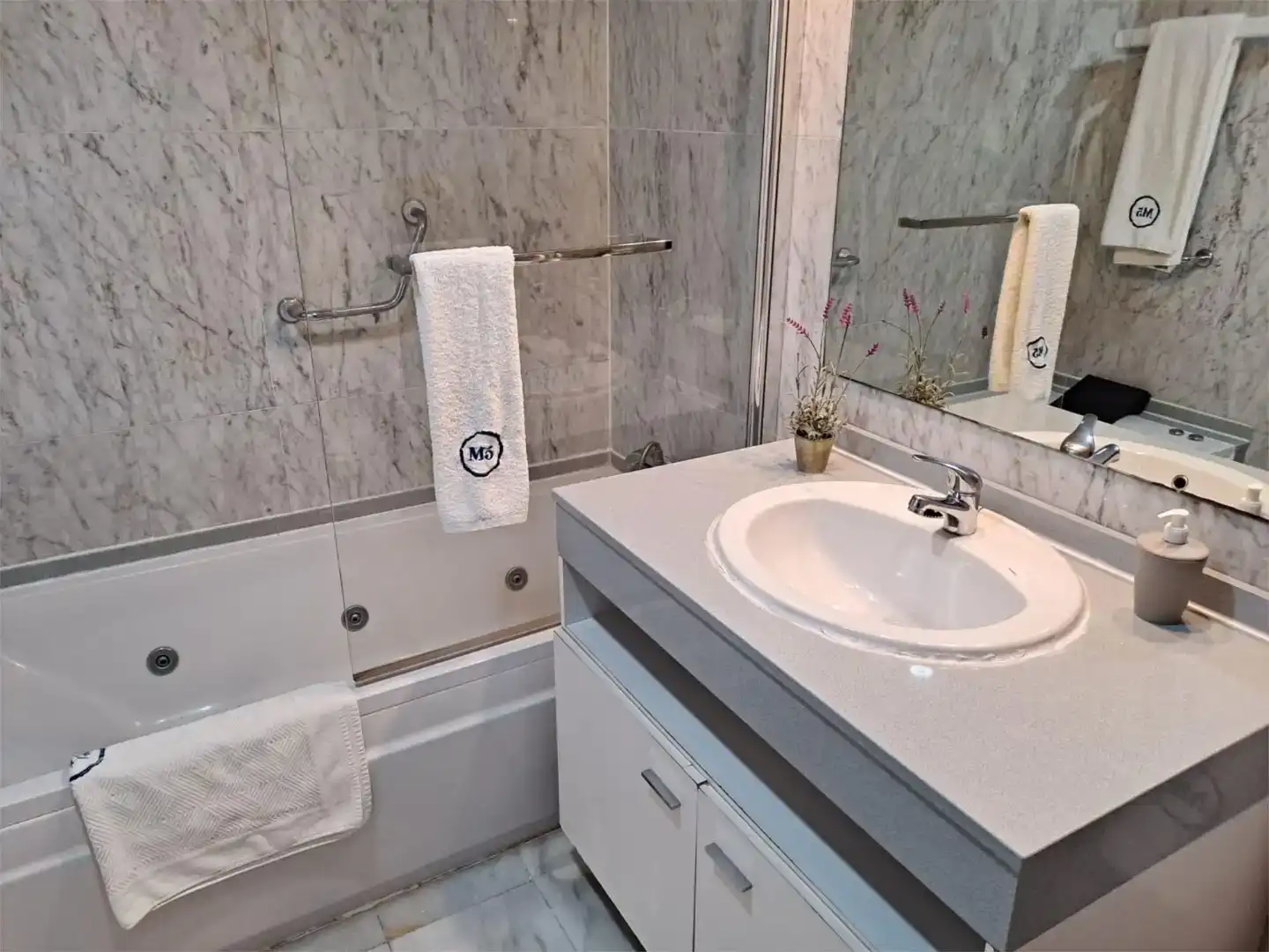 Bany de Pis en venda en Estepona amb Aire condicionat, Piscina i Balcó