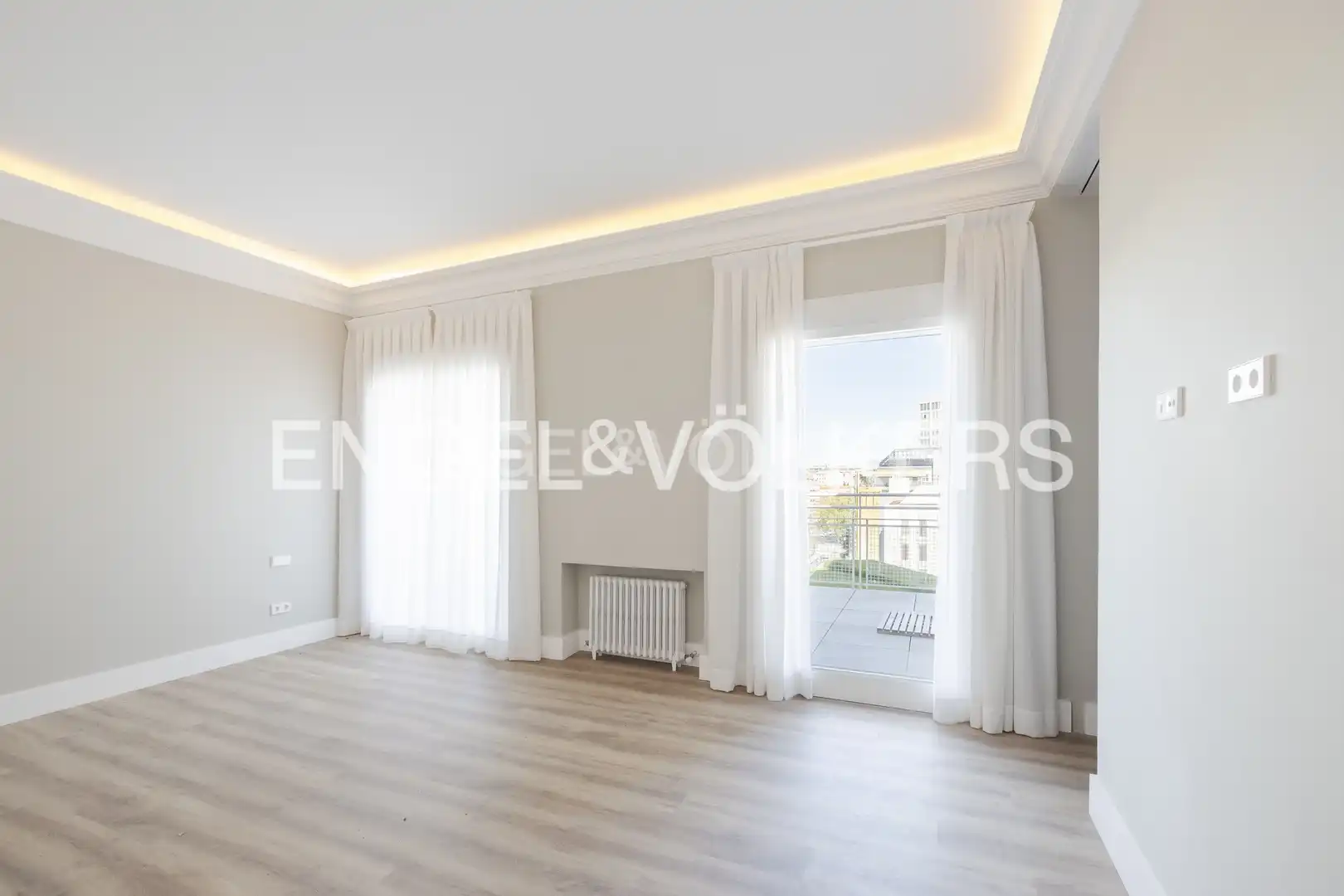 Sala d'estar de Àtic de lloguer en Madrid amb Aire condicionat, Calefacció i Terrassa