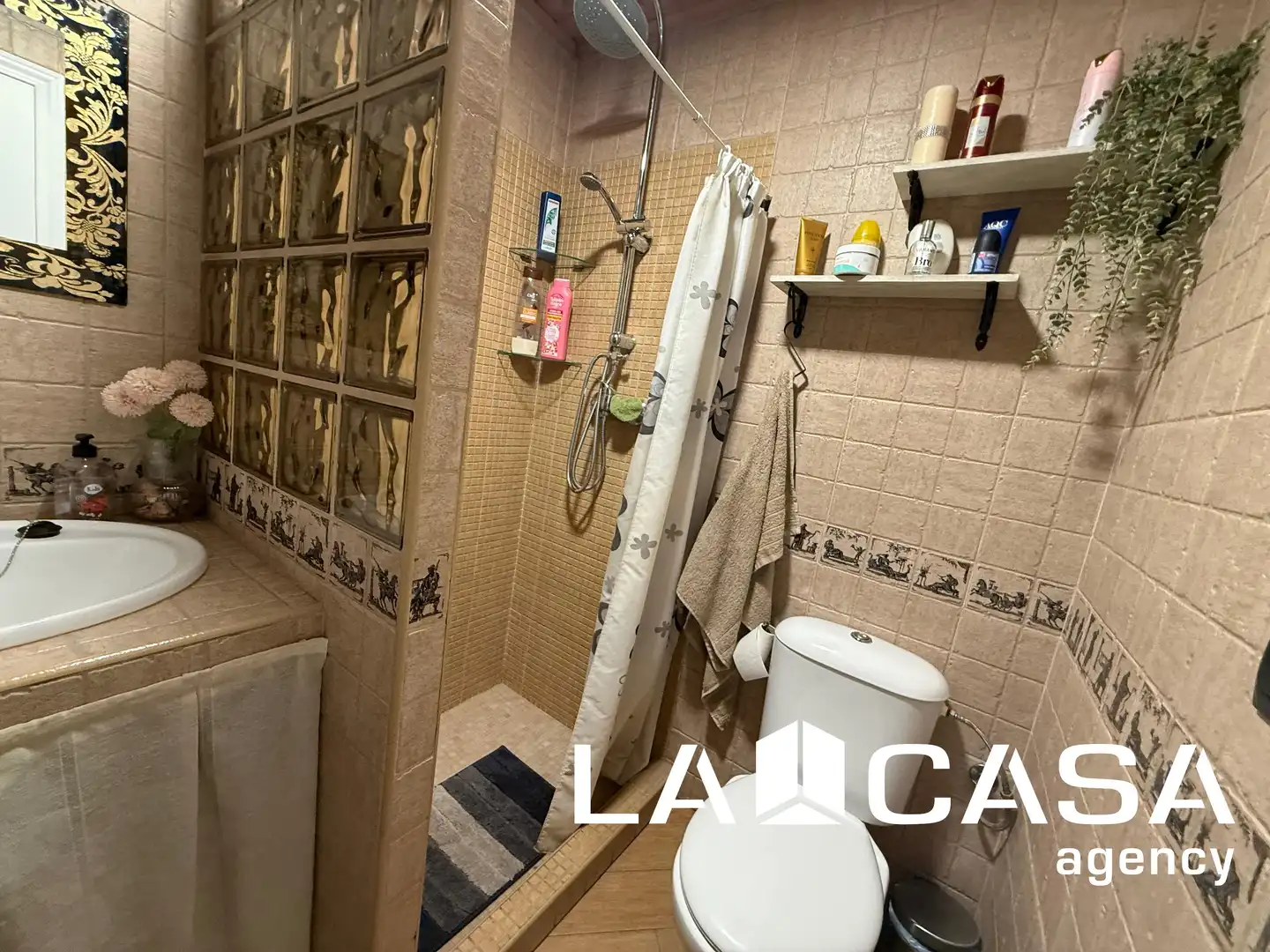 Bathroom of Detached homes for sale in Dos Hermanas  with Air Conditioner, Terrace and Storage room
