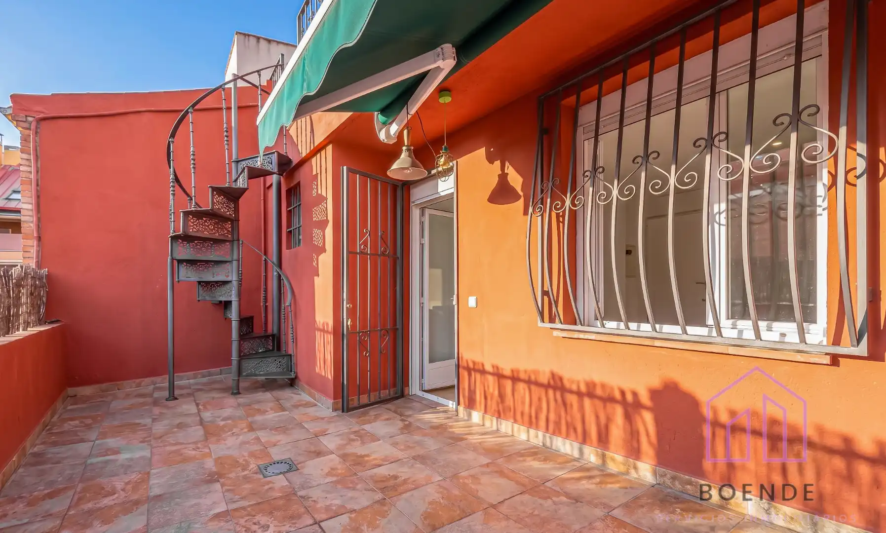 Vista exterior de Ático en venta en Madrid con Aire acondicionado, Calefacción y Parquet