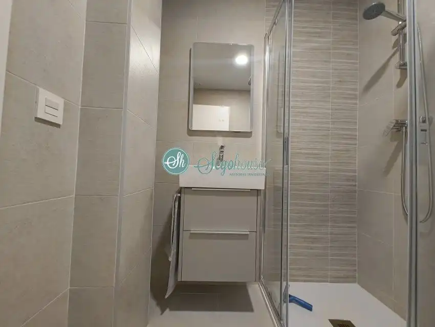 Badezimmer von Wohnung zur Miete in Segovia mit Heizung, Terrasse und Abstellraum