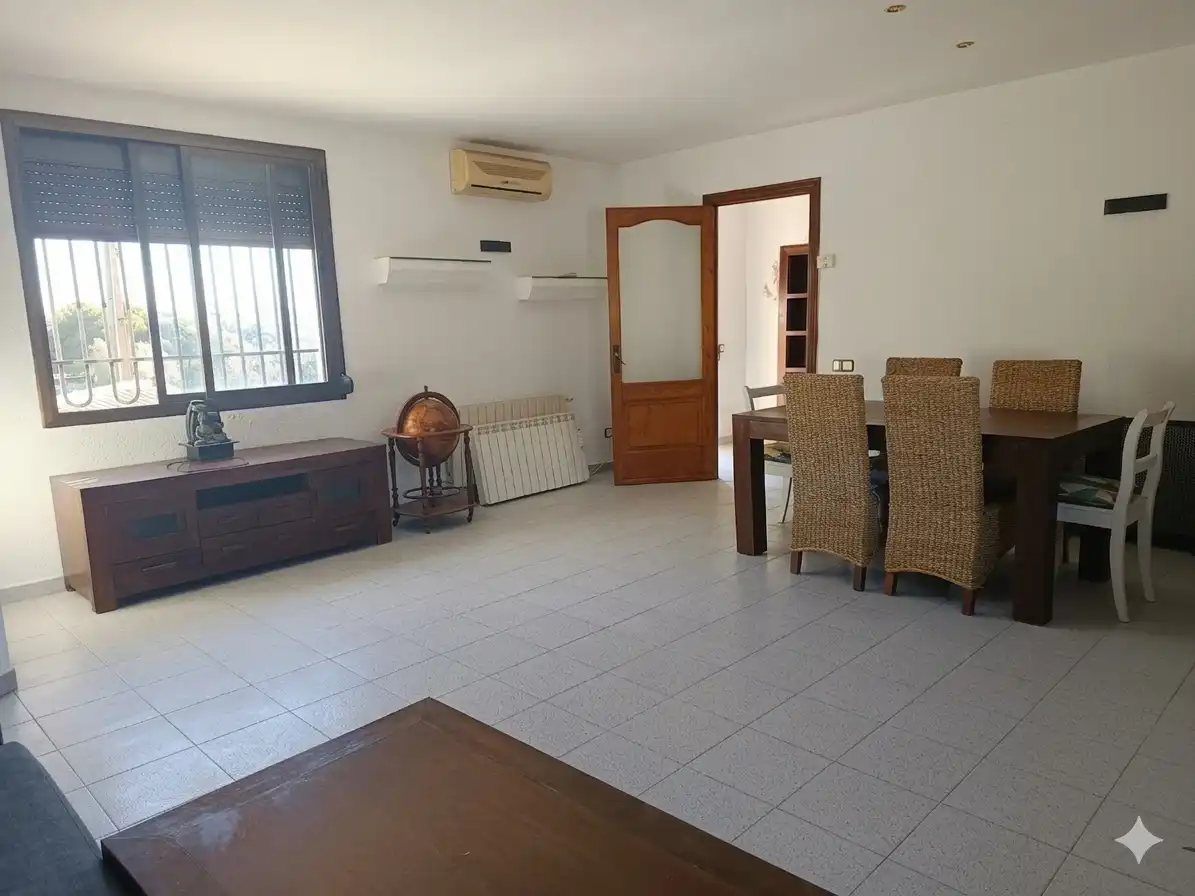 Sala de estar de Casa o chalet en venta en Vilanova i la Geltrú con Calefacción, Terraza y Trastero