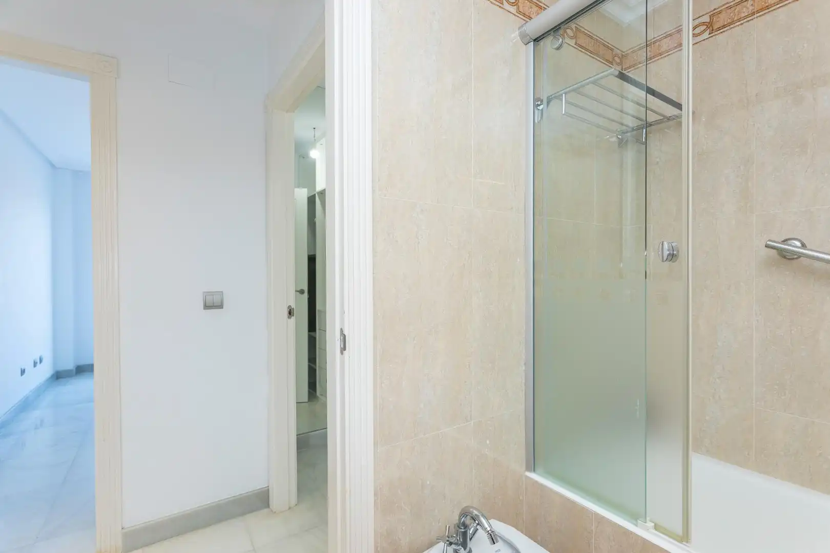Baño de Piso en venta en San Vicente de la Barquera con Calefacción, Terraza y Piscina comunitaria