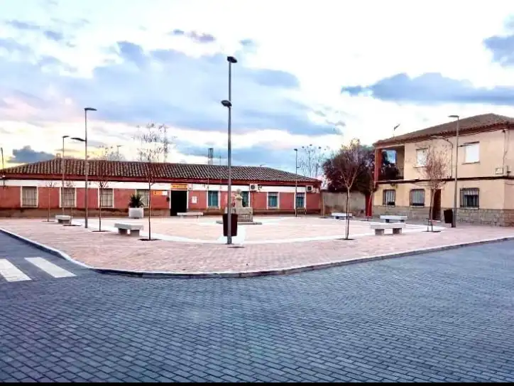 Casa amb jardí en venda a Plaza Constitucion Española 3, imagen 3