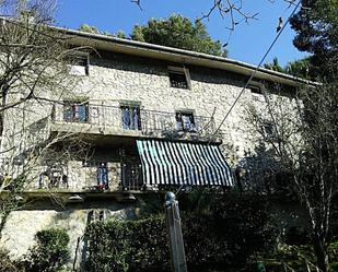 Vista exterior de Casa o xalet en venda en Castro-Urdiales amb Calefacció, Jardí privat i Terrassa
