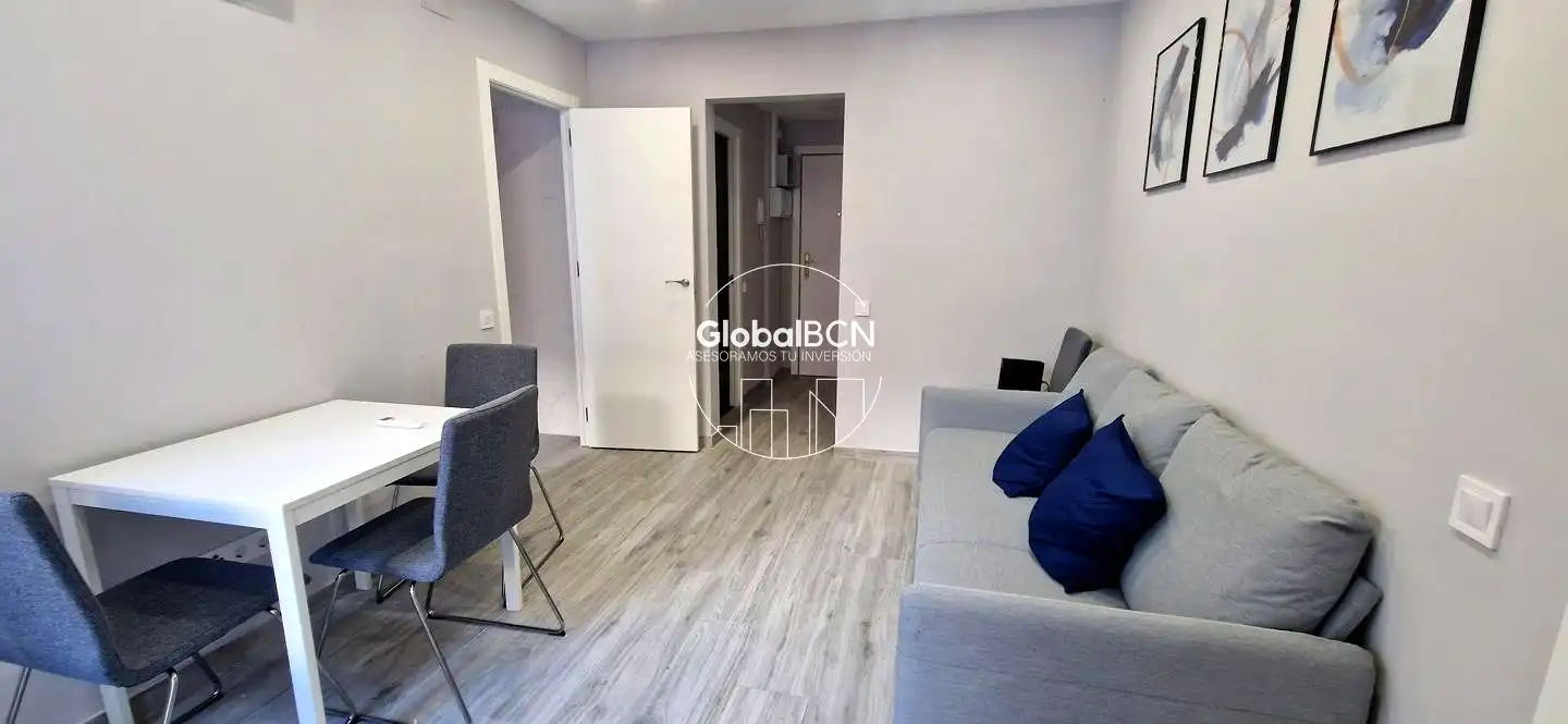 Sala d'estar de Pis per a compartir en L'Hospitalet de Llobregat amb Aire condicionat i Moblat