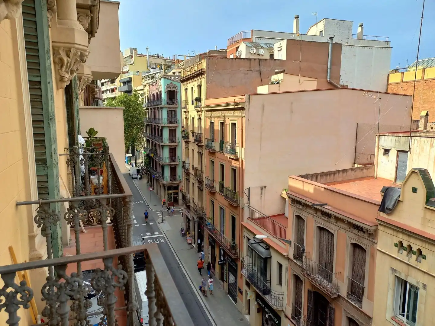 Vista exterior de Pis de lloguer en Barcelona amb Terrassa i Moblat