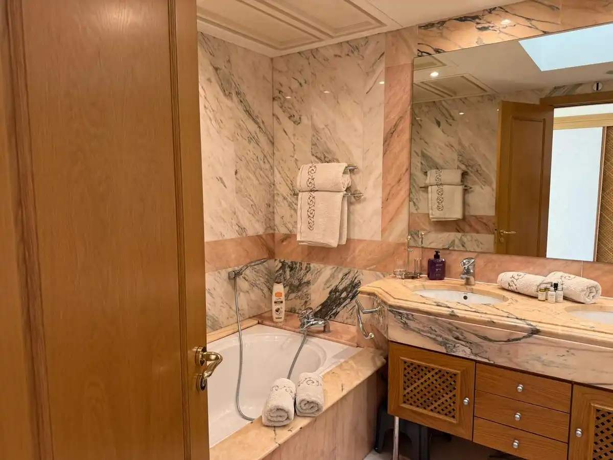 Badezimmer von Maisonette zur Miete in Estepona mit Terrasse, Schwimmbad und Gemeinschaftspool