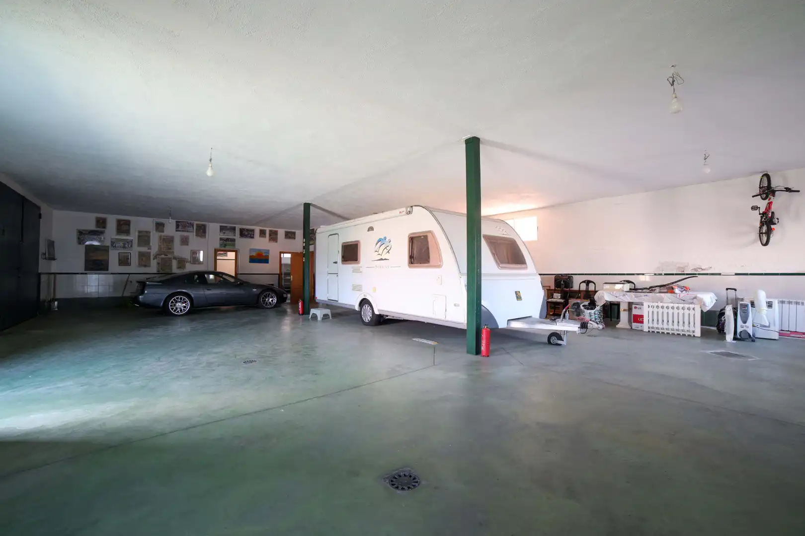 Aparcament de Casa o xalet en venda en Arroyomolinos (Madrid) amb Aire condicionat, Calefacció i Jardí privat