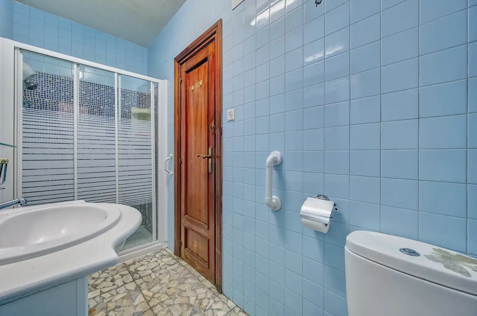 Baño de Piso en venta en  Pamplona / Iruña con Calefacción, Terraza y Balcón
