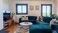 Sala d'estar de Casa adosada en venda en Larraul amb Calefacció, Jardí privat i Terrassa