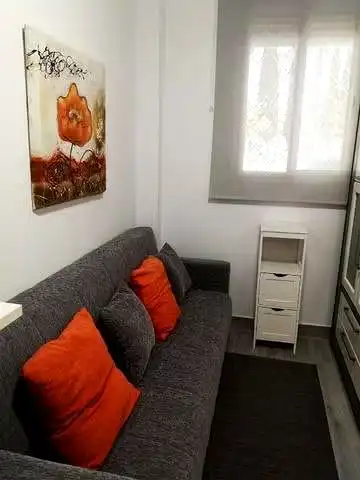 Sala d'estar de Estudi de lloguer en Sevilla amb Moblat