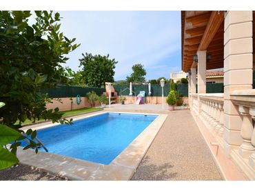 Chalet con piscina en venta en Cala Millor