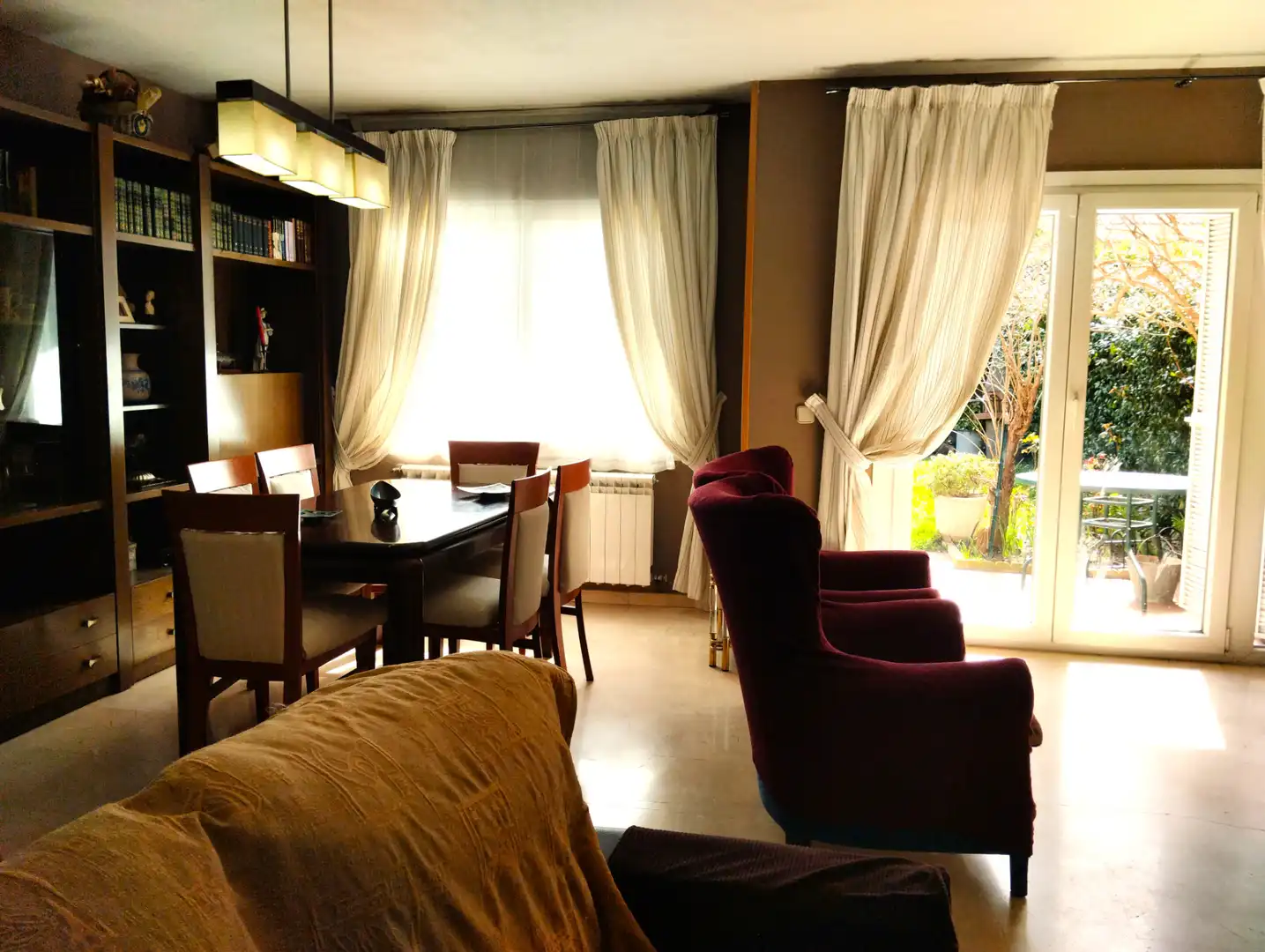 Sala de estar de Casa adosada en venta en San Lorenzo de El Escorial con Aire acondicionado, Calefacción y Jardín privado