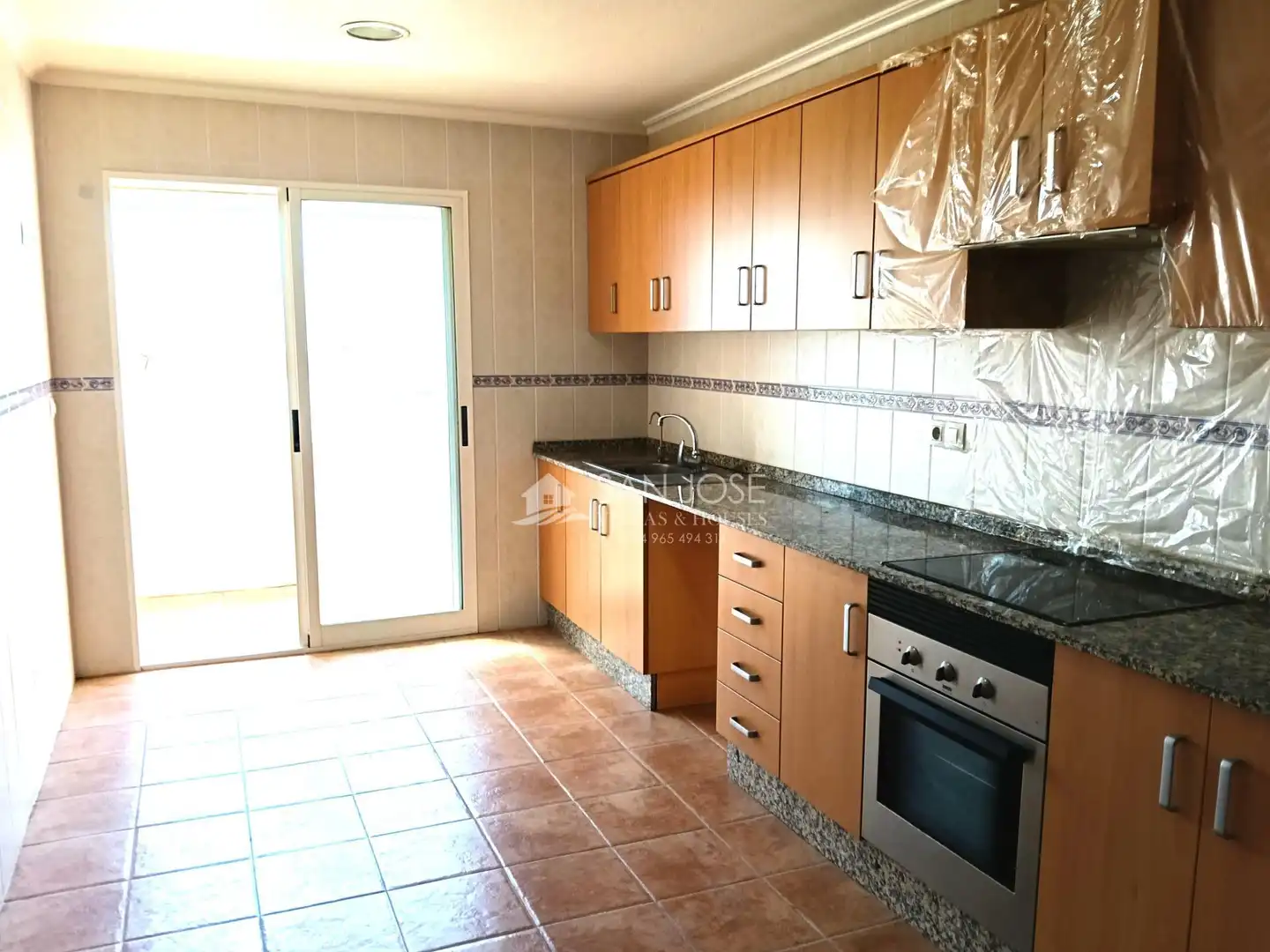 Cocina de Piso en venta en Aspe con Terraza, Trastero y Balcón